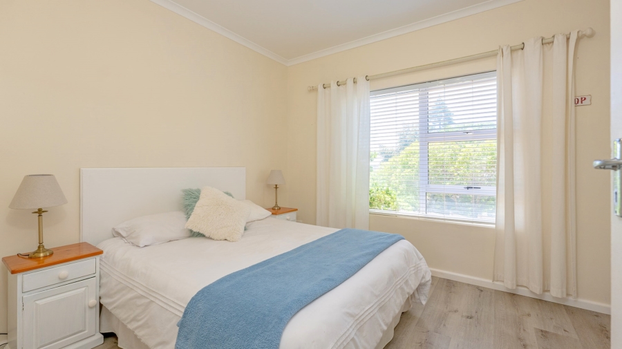 5 Bedroom Property for Sale in Struisbaai Western Cape